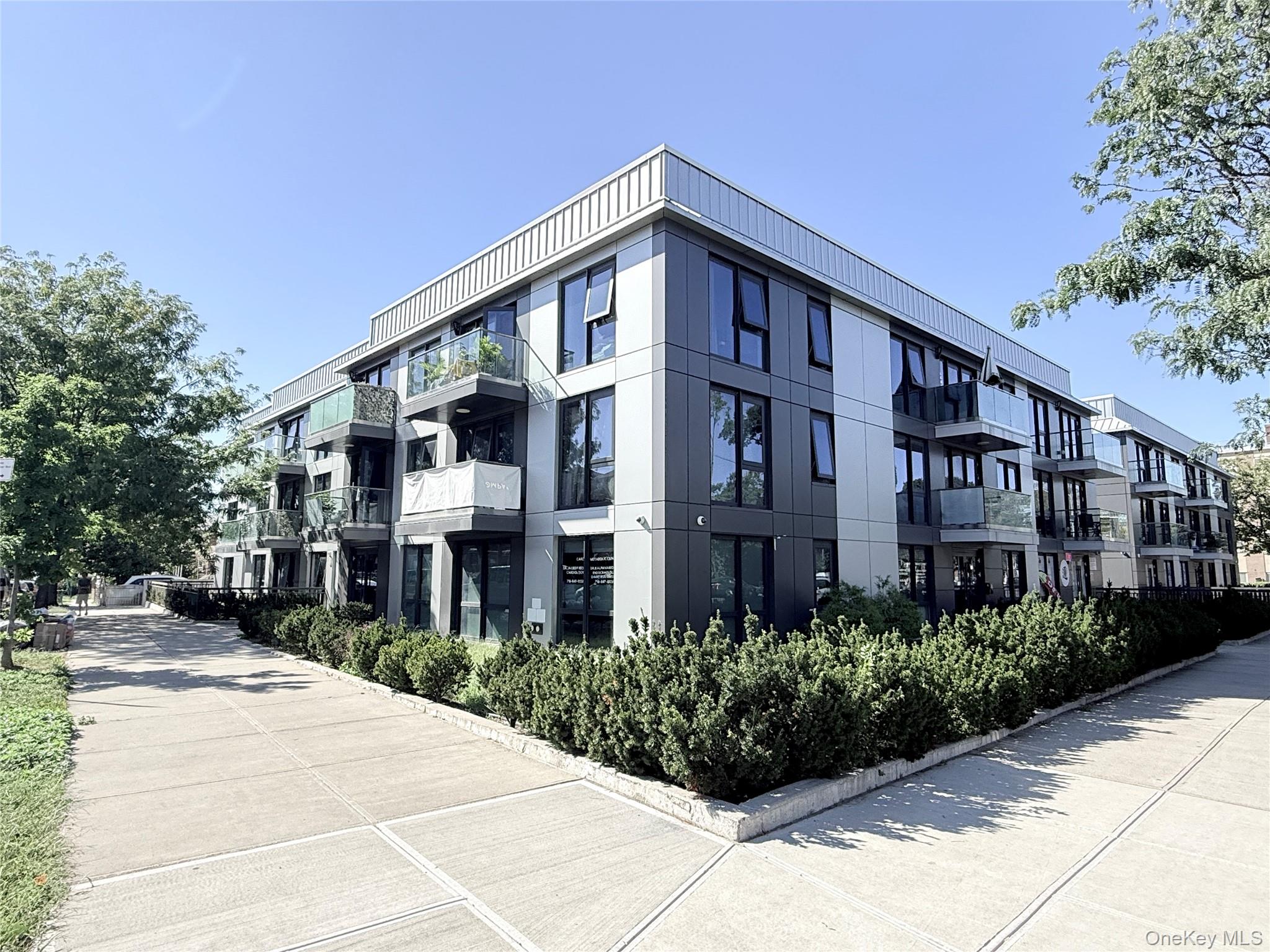 15353 77th Avenue, Unit 3C