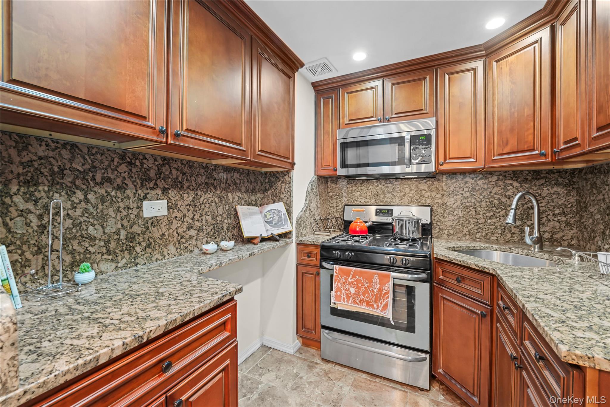 81-11 45th Avenue, Unit 3V photo 5