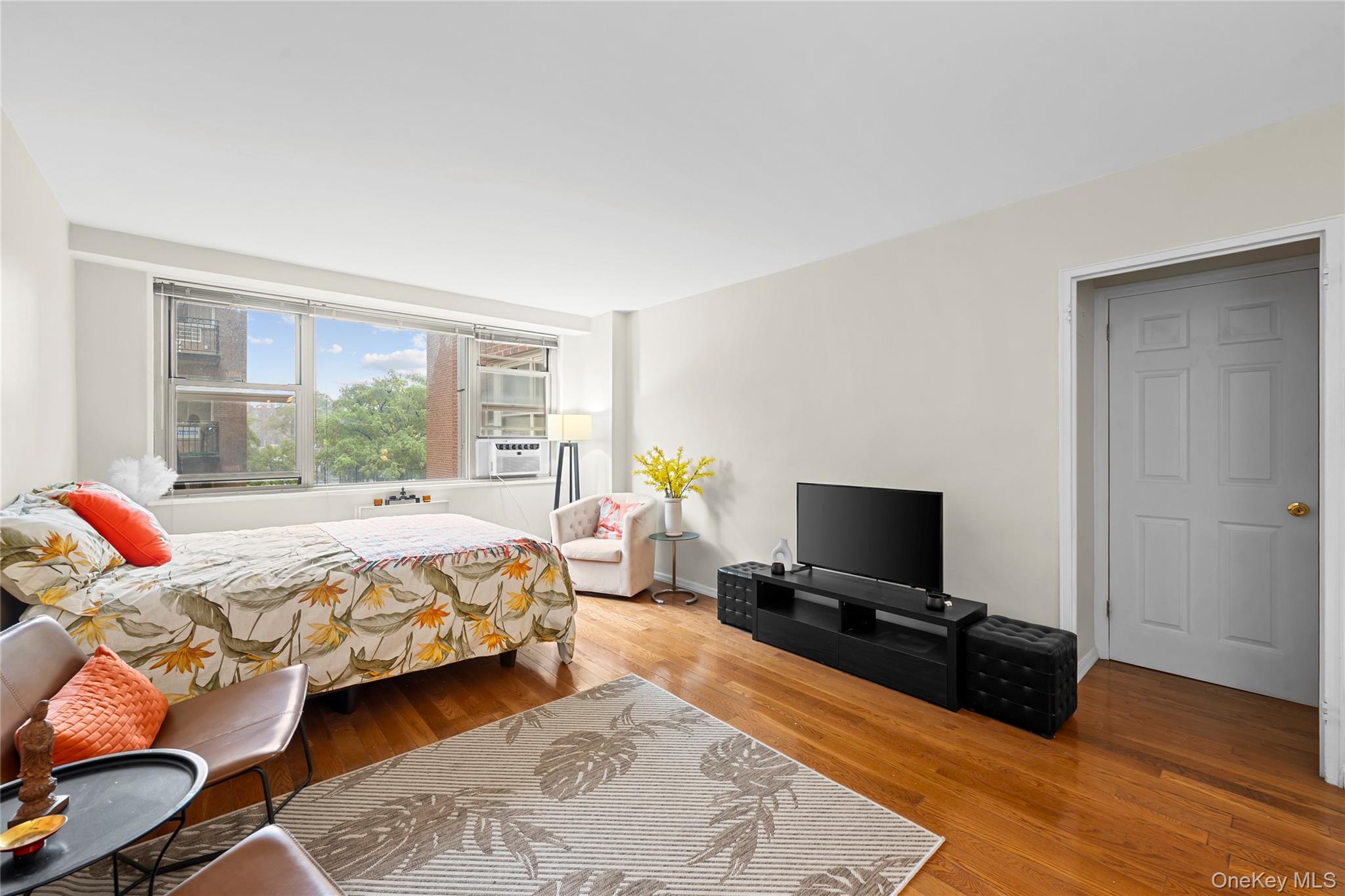 81-11 45th Avenue, Unit 3V photo 6