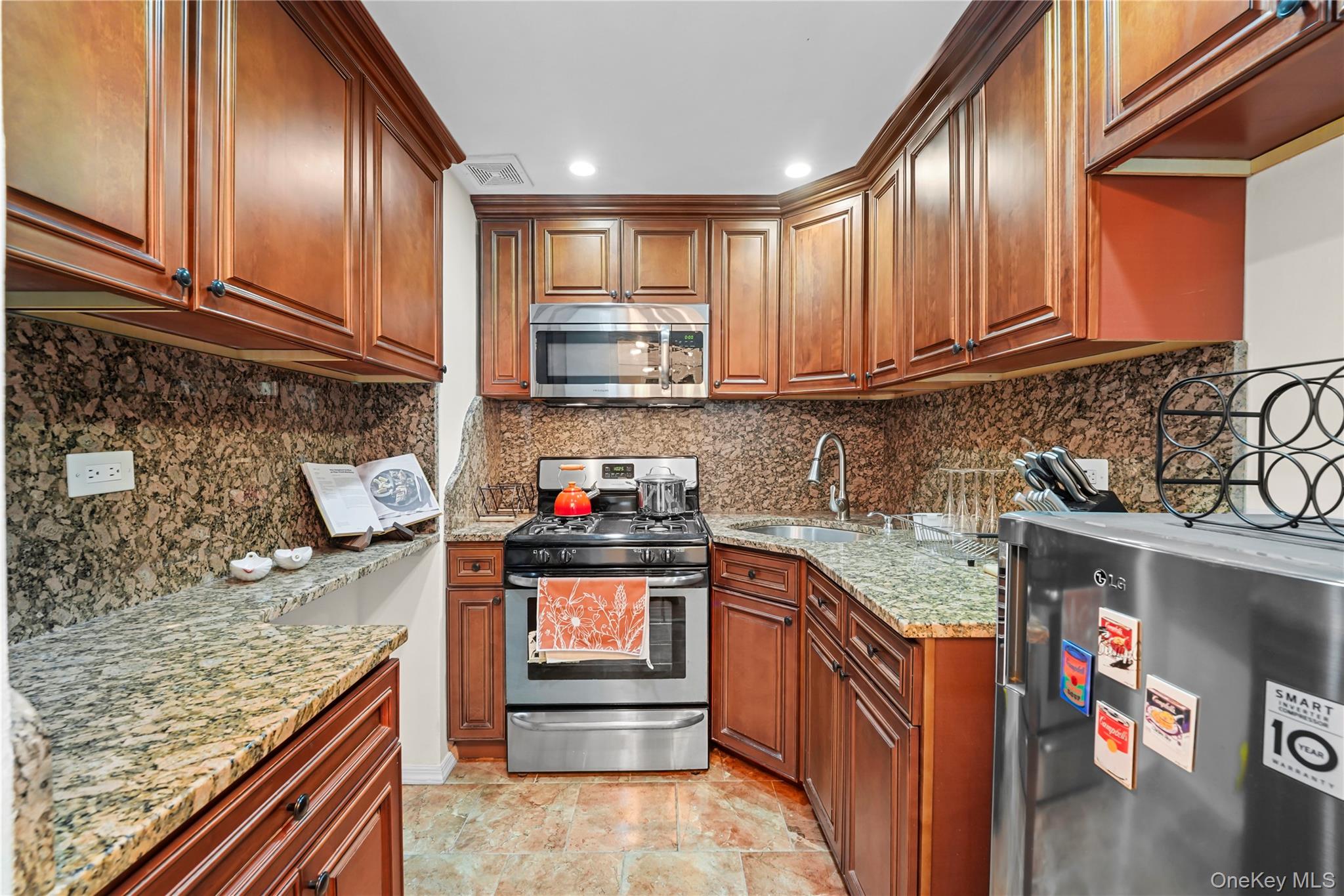81-11 45th Avenue, Unit 3V photo 4