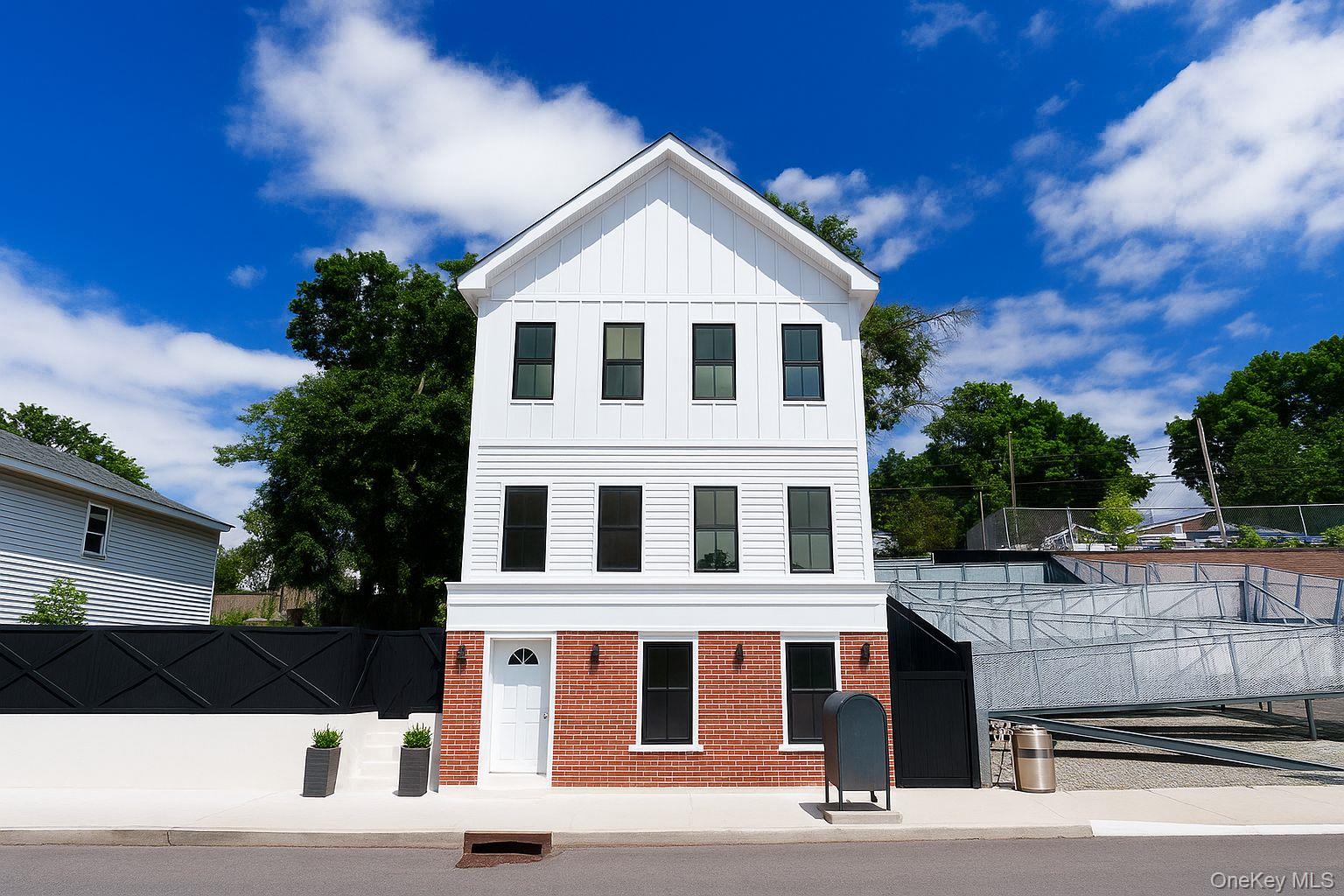 328 Columbia Street, Unit 2