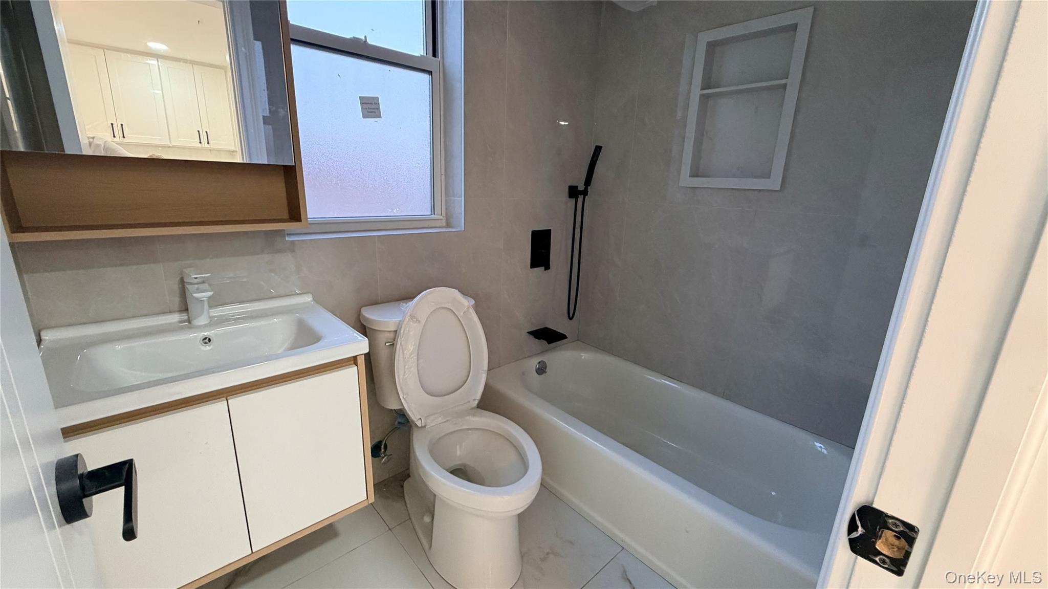 1931 Mayflower Avenue – For Rent photo 9