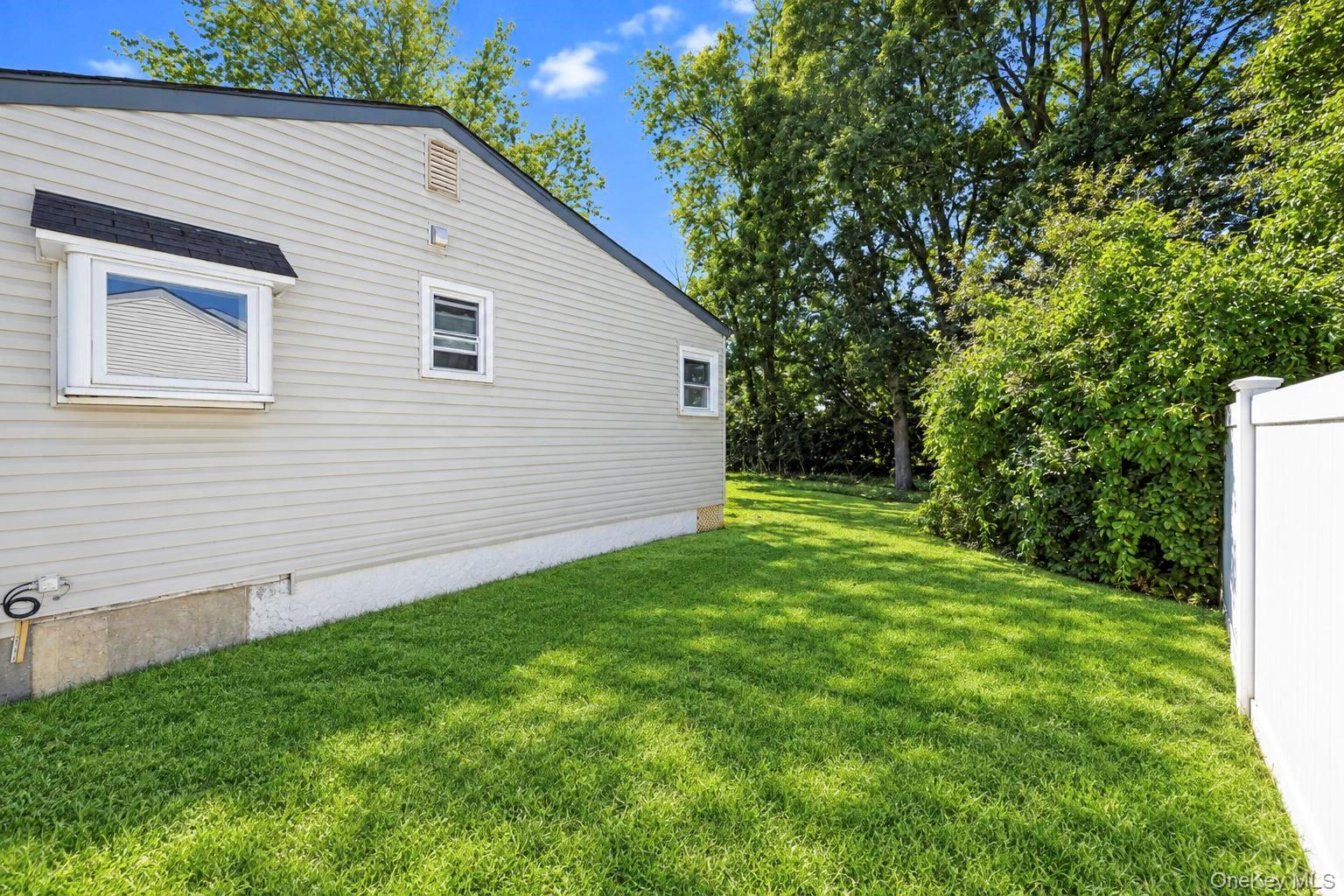 8 Norwalk Lane – For Sale photo 28