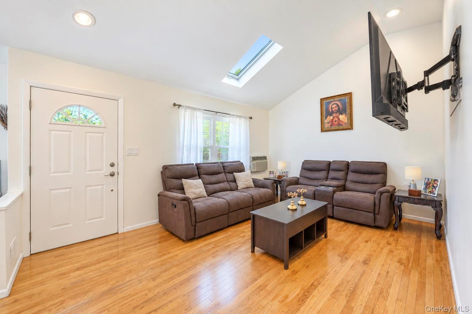 8 Norwalk Lane – For Sale photo 6