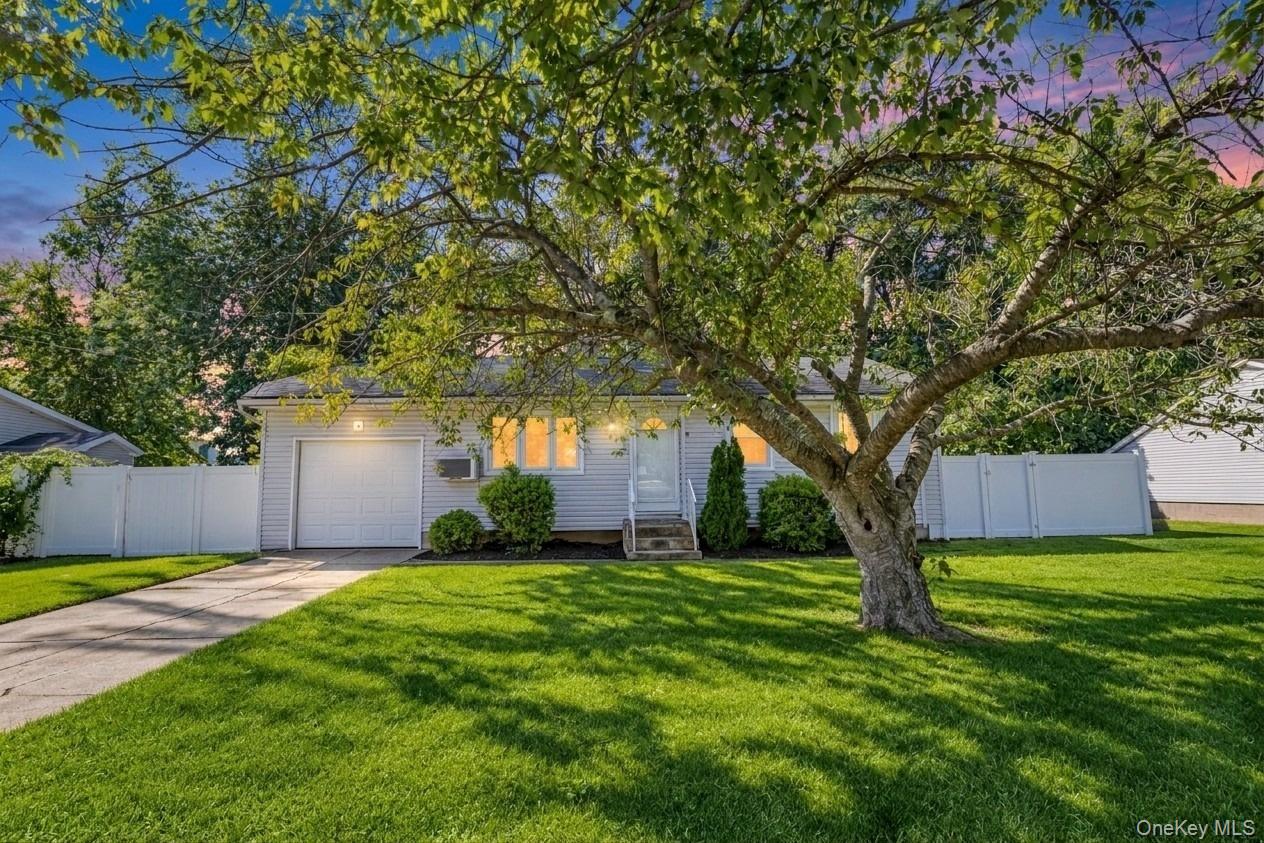 8 Norwalk Lane – For Sale photo 2