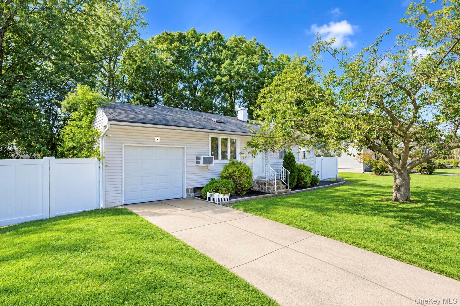 8 Norwalk Lane – For Sale