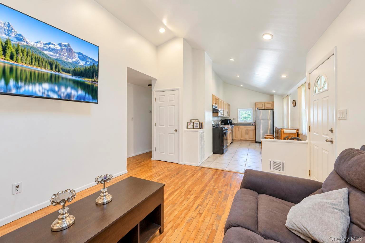 8 Norwalk Lane – For Sale photo 5