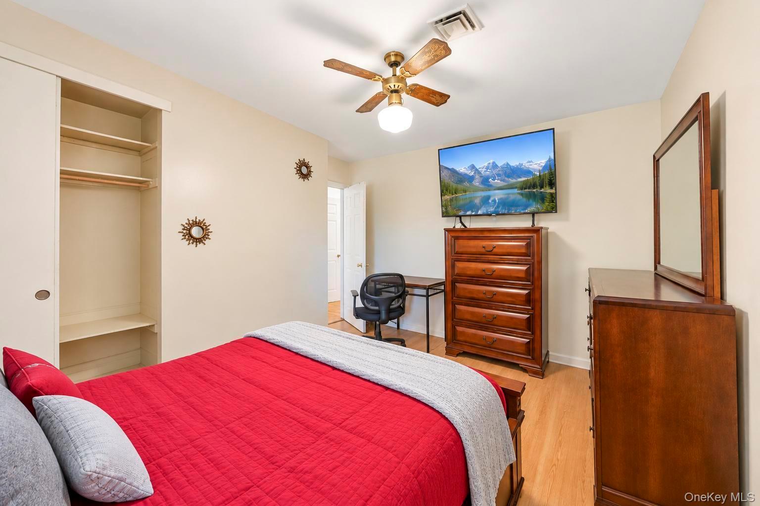 8 Norwalk Lane – For Sale photo 16