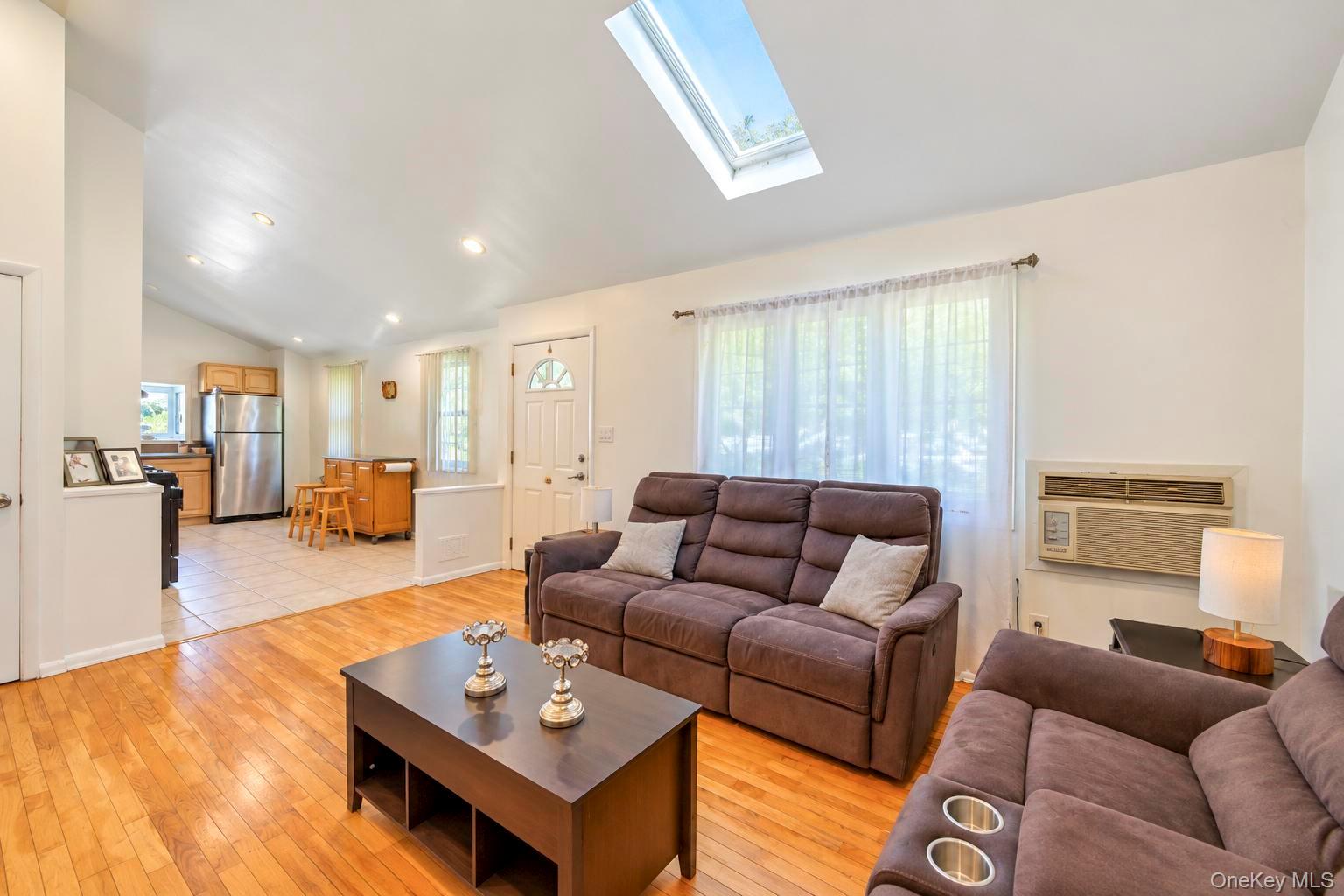 8 Norwalk Lane – For Sale photo 4