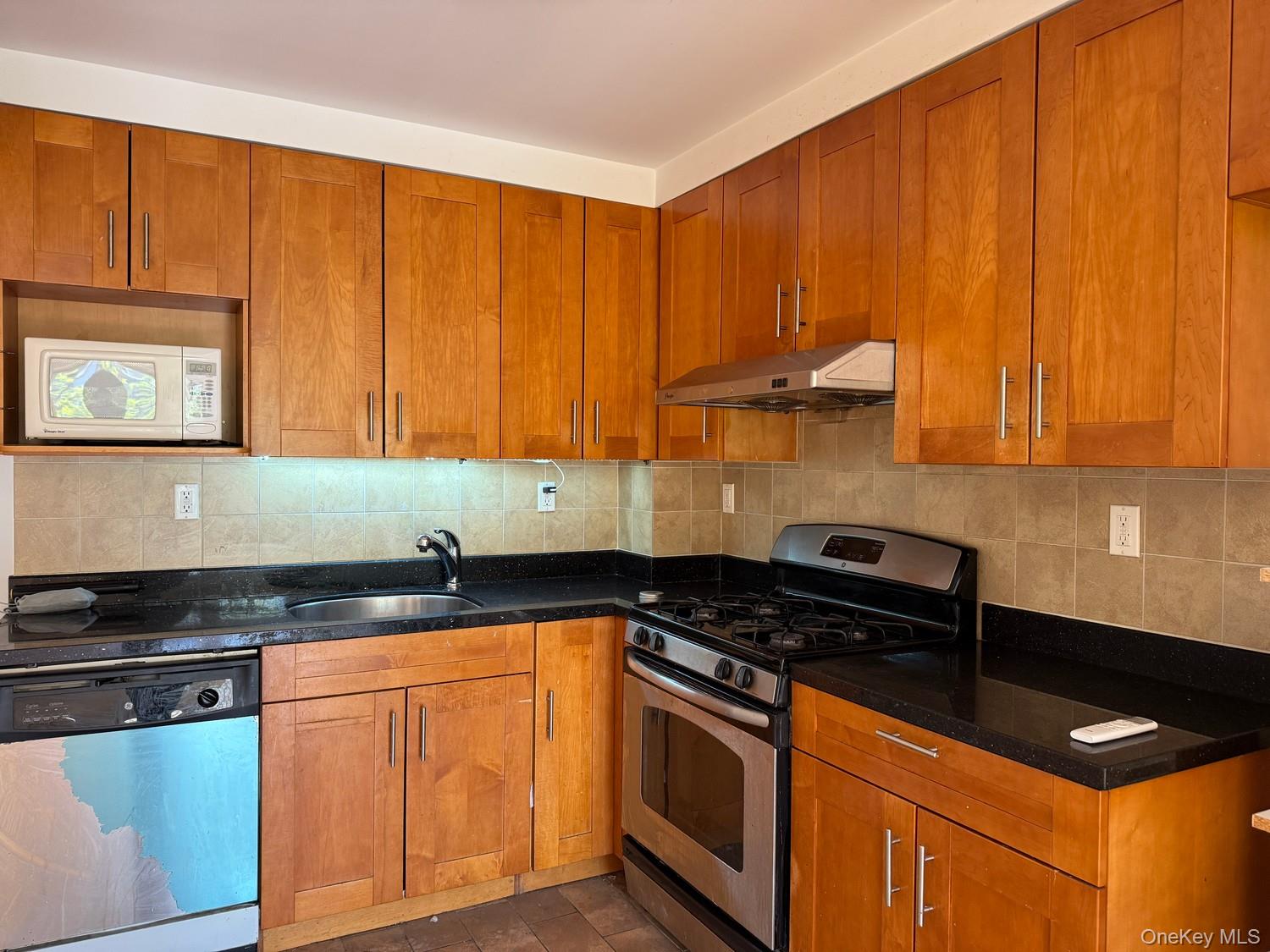 93-05 37th Avenue, Unit 2B photo 2