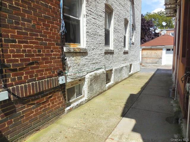 89-07 Vanderveer Street – For Sale photo 3