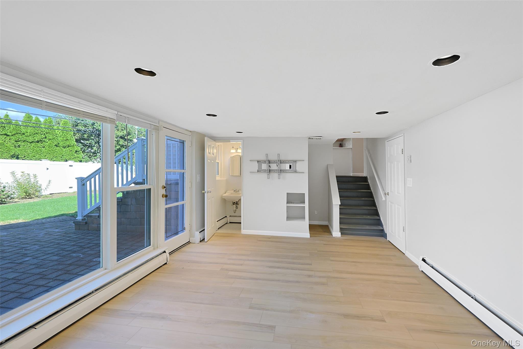 25 Hollywood Drive – For Rent photo 18