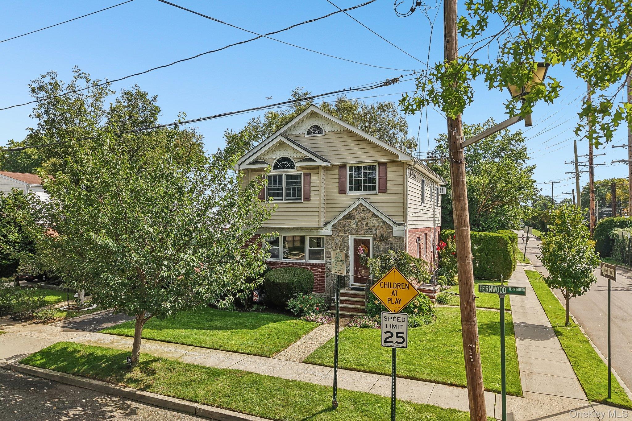 2 Fernwood Terrace N – For Sale
