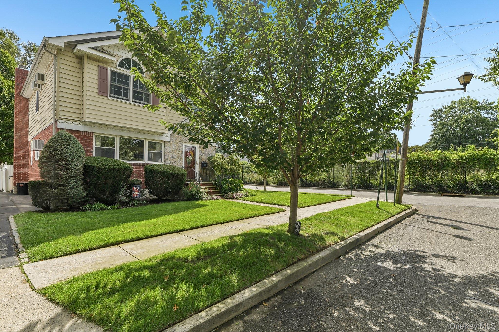 2 Fernwood Terrace N – For Sale photo 4