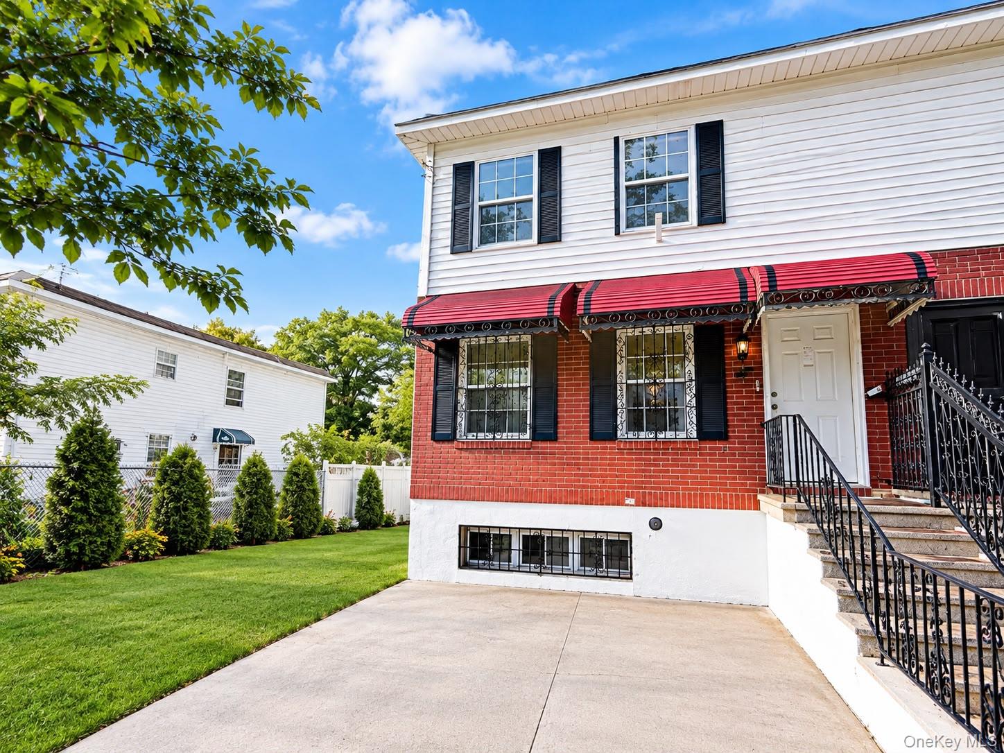 2105 Seward Avenue – For Sale