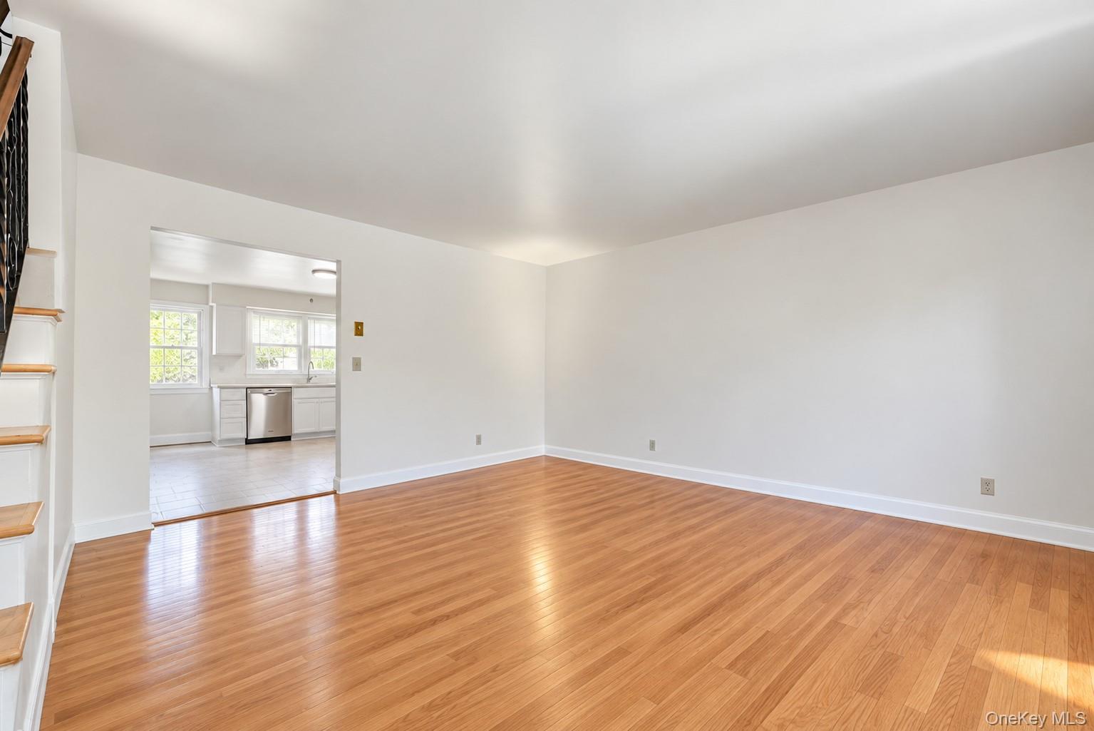 74 View Street W – For Sale photo 4