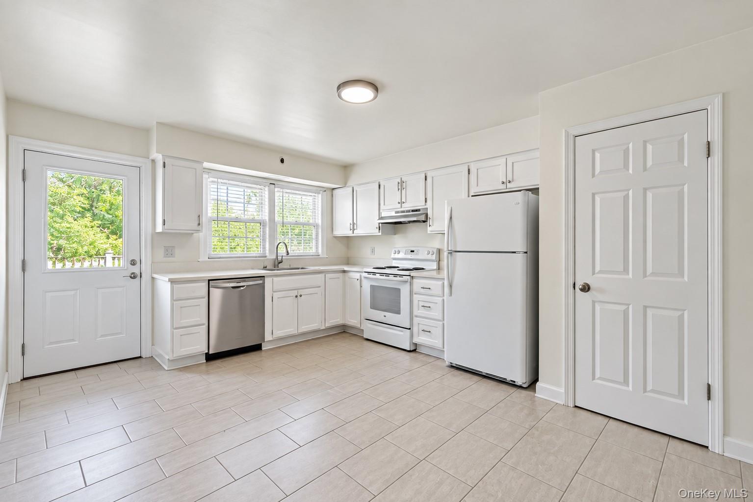 74 View Street W – For Sale photo 5