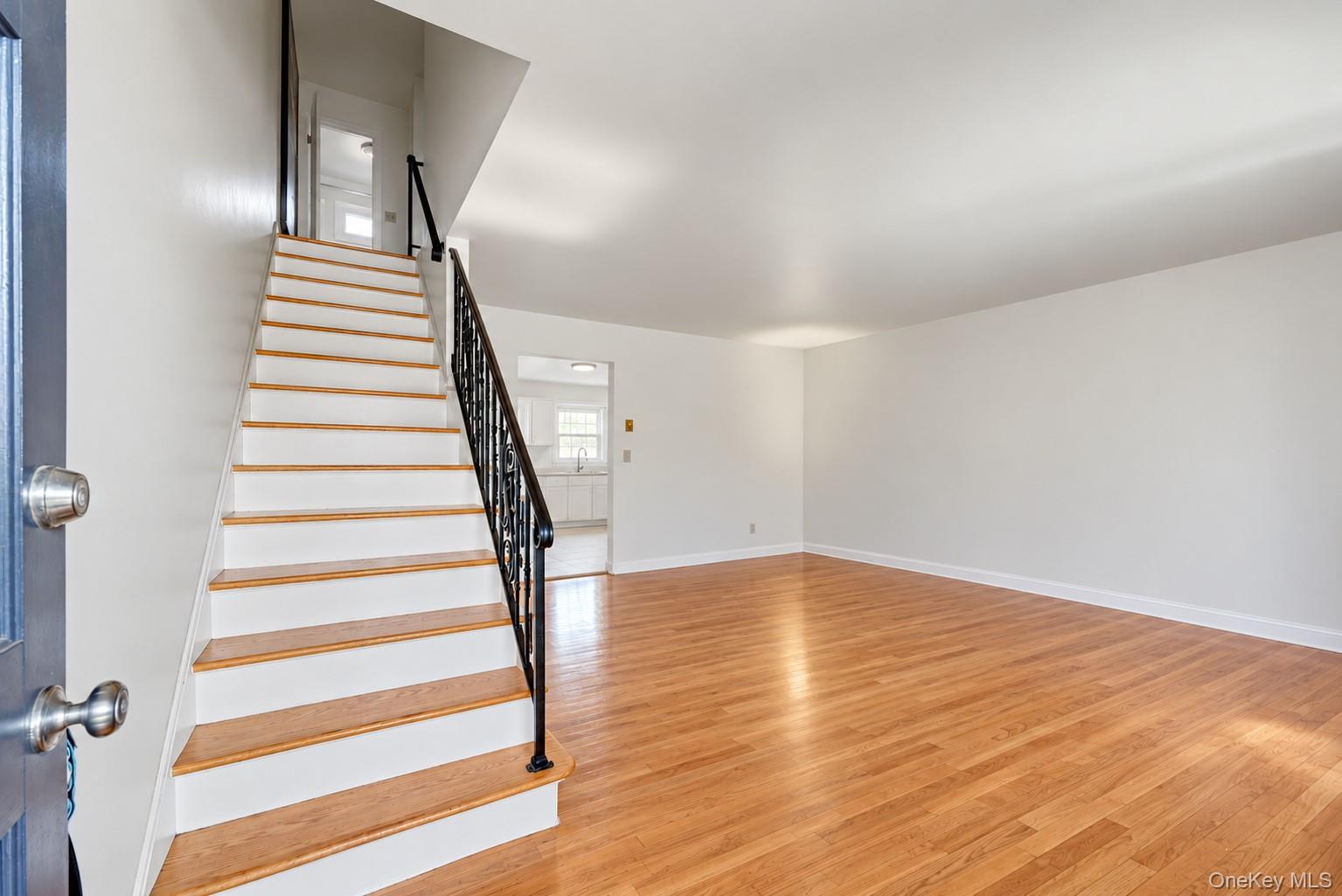 74 View Street W – For Sale photo 2