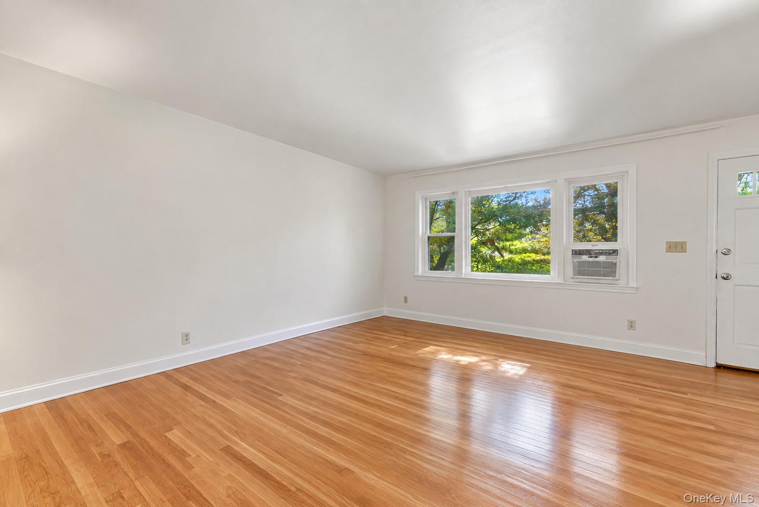 74 View Street W – For Sale photo 3