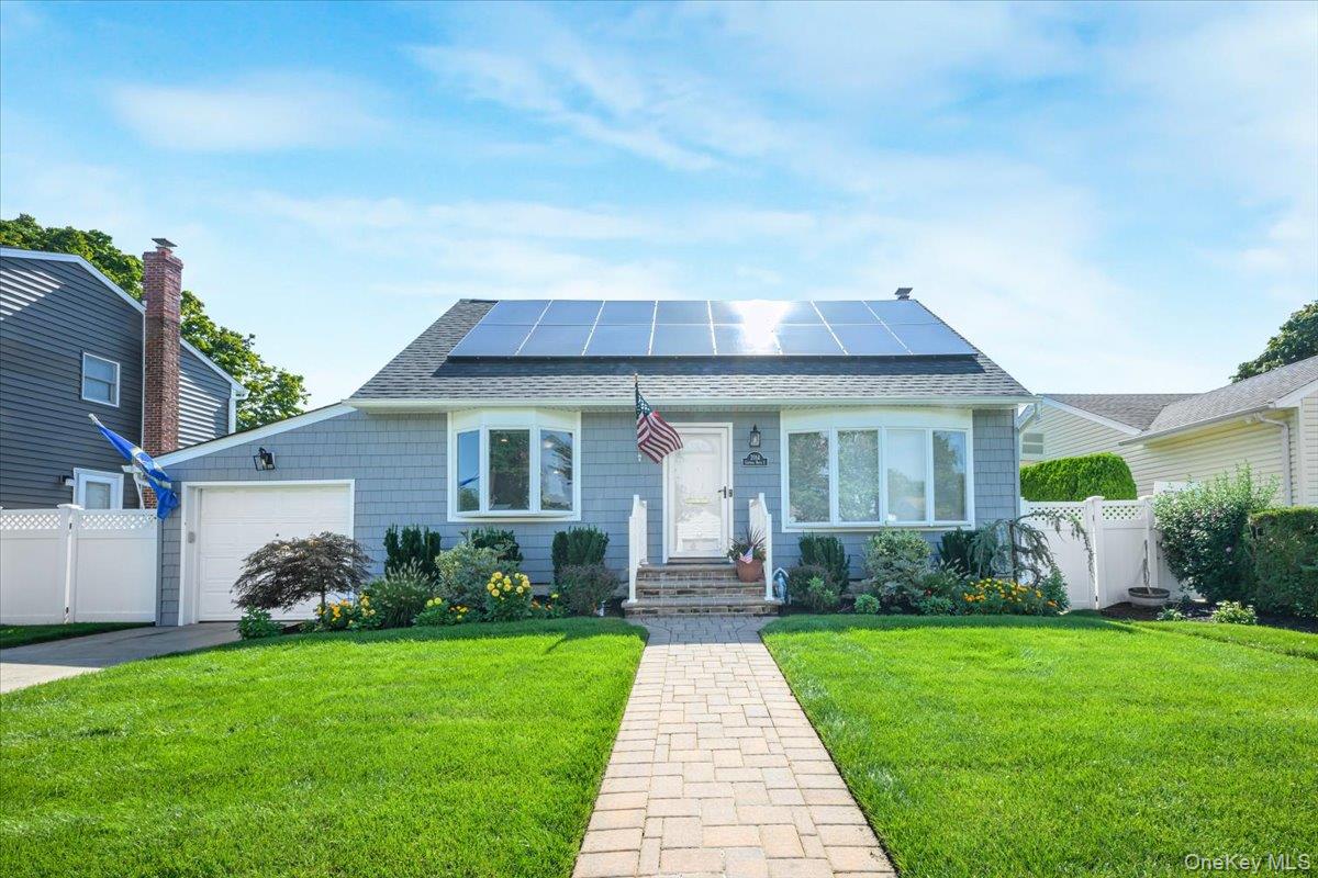 2014 Central Drive S – For Sale photo 2
