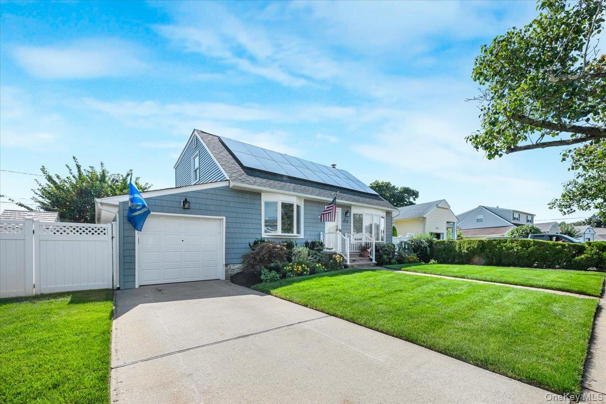 2014 Central Drive S – For Sale photo 3