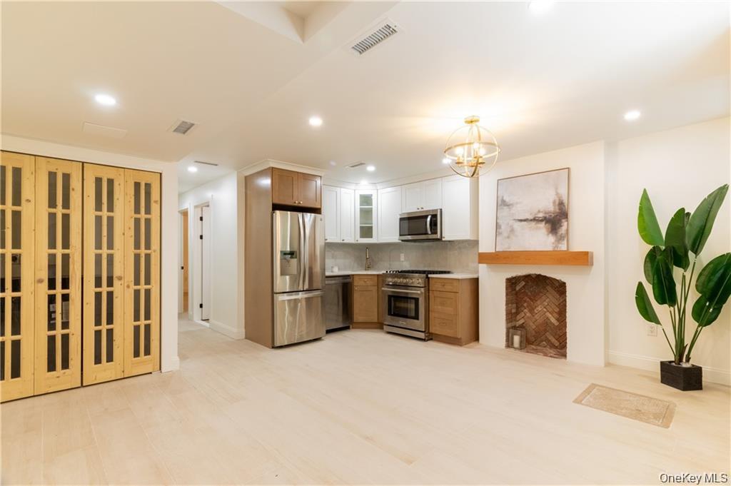 1231 Putnam Avenue, Unit 1 photo 4