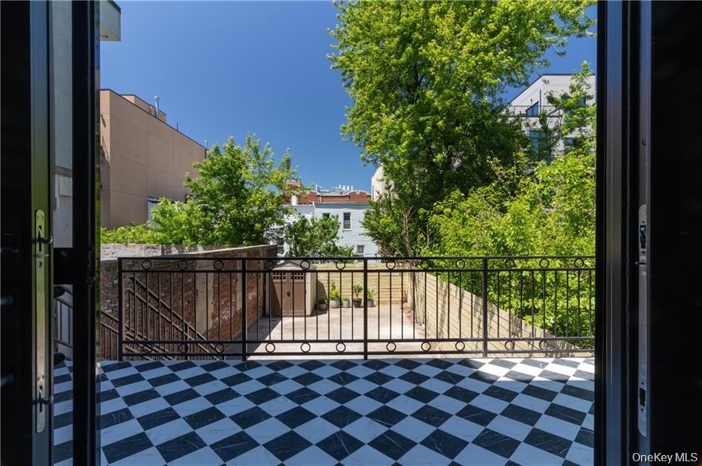 1231 Putnam Avenue, Unit 1 photo 17