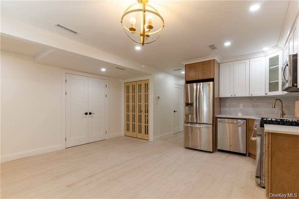 1231 Putnam Avenue, Unit 1 photo 3