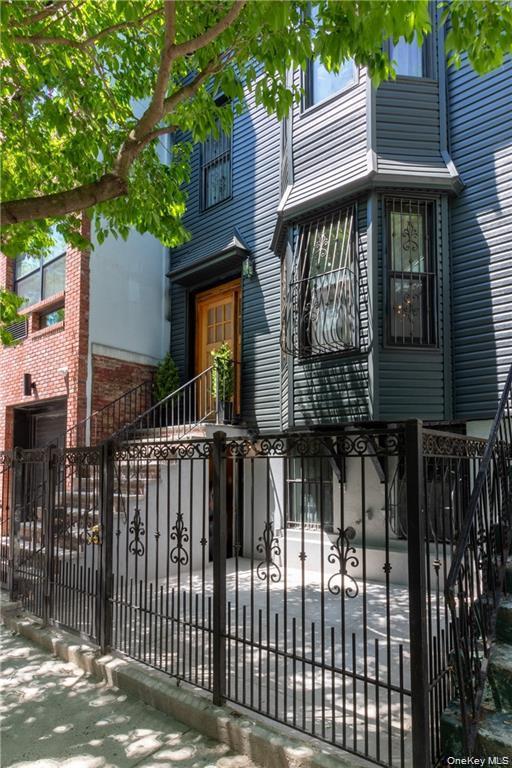1231 Putnam Avenue, Unit 1 photo 2