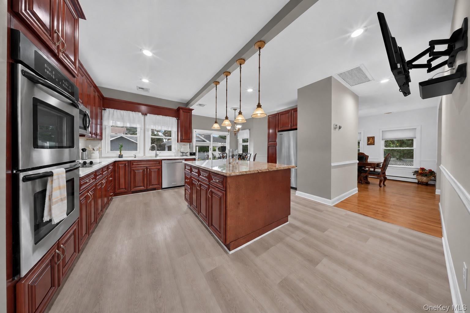 2021 Decatur Avenue – For Sale photo 7
