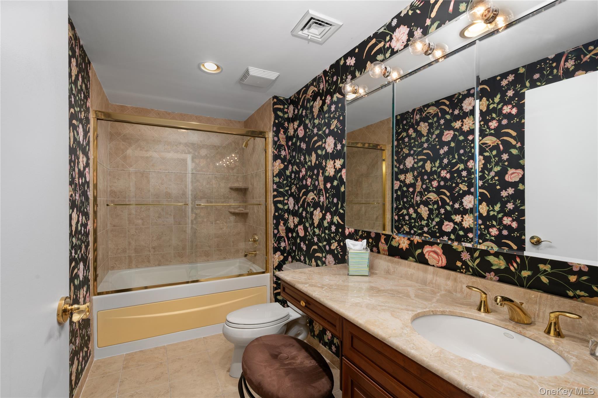 242 Maple Avenue, Unit 502 photo 17