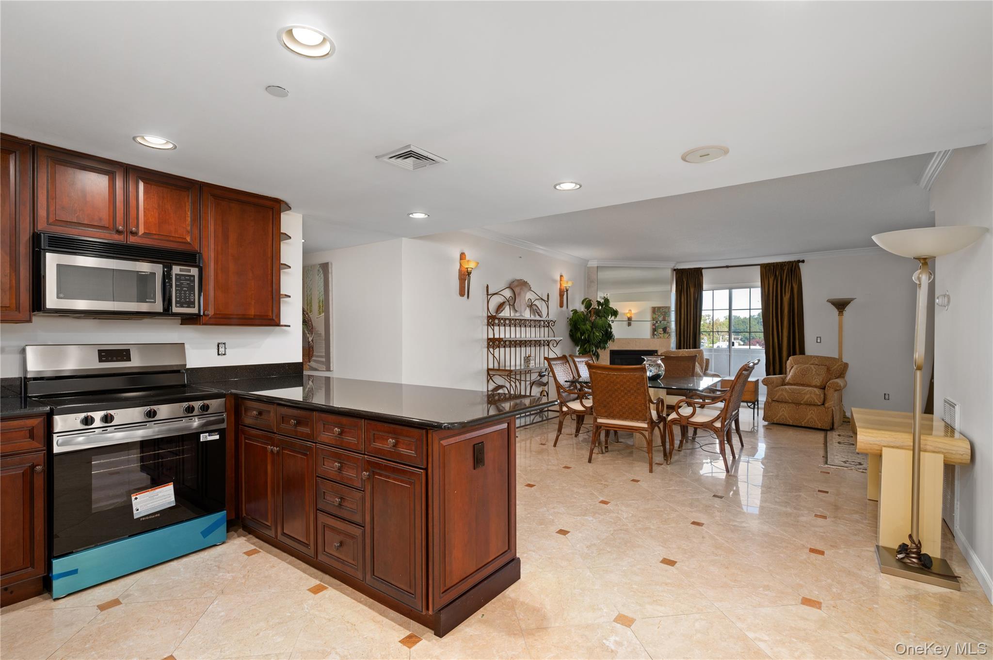 242 Maple Avenue, Unit 502 photo 2