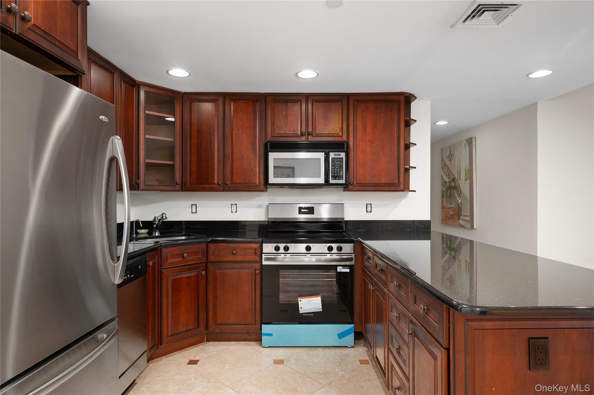 242 Maple Avenue, Unit 502 photo 4