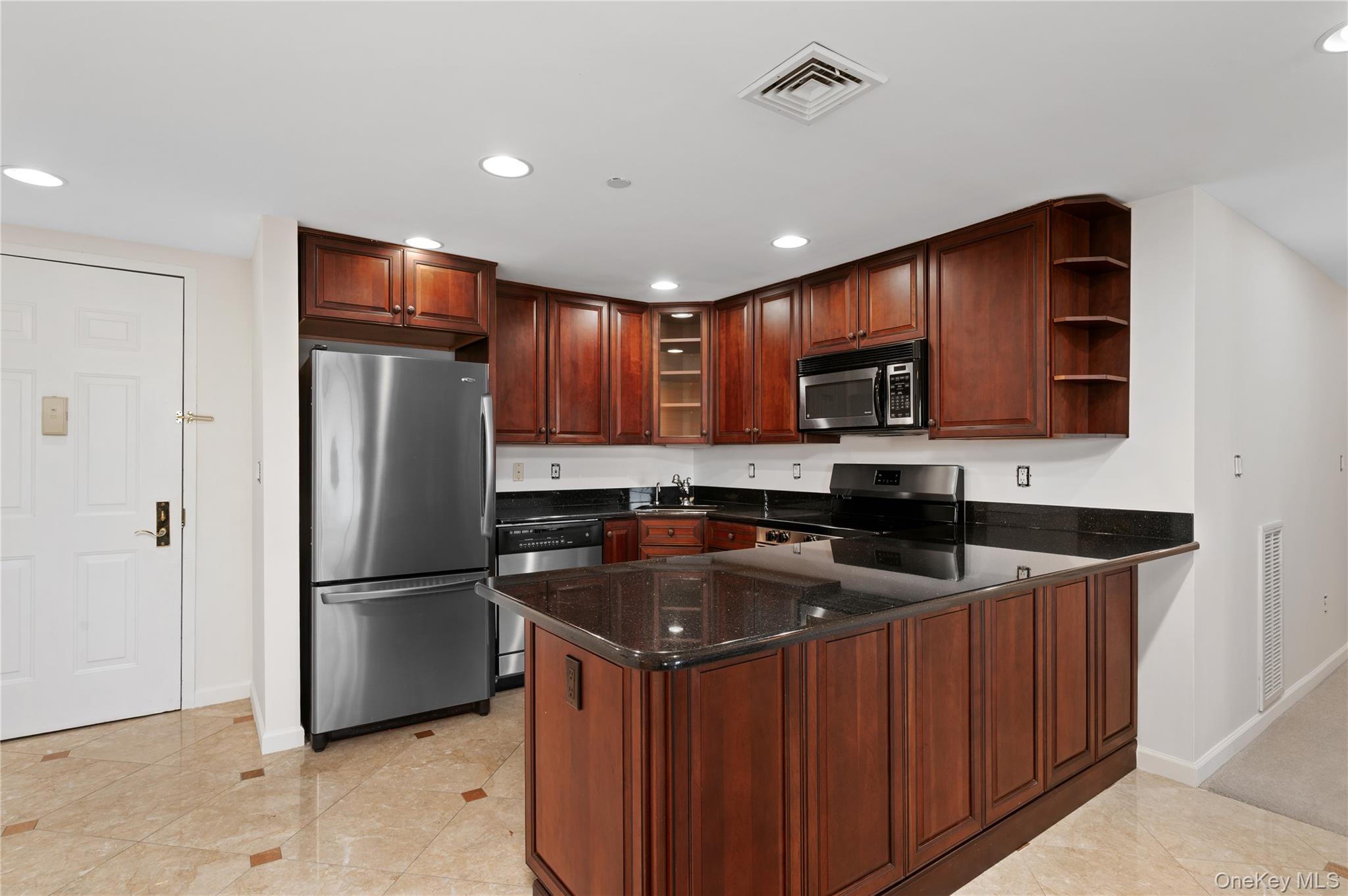 242 Maple Avenue, Unit 502 photo 3