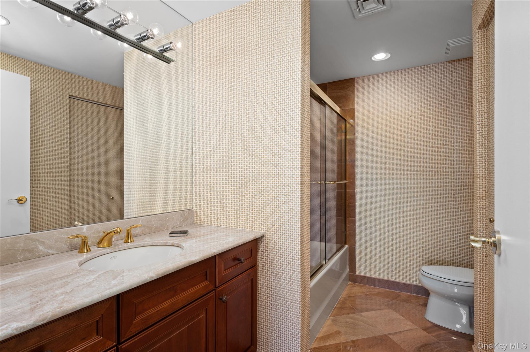 242 Maple Avenue, Unit 502 photo 9