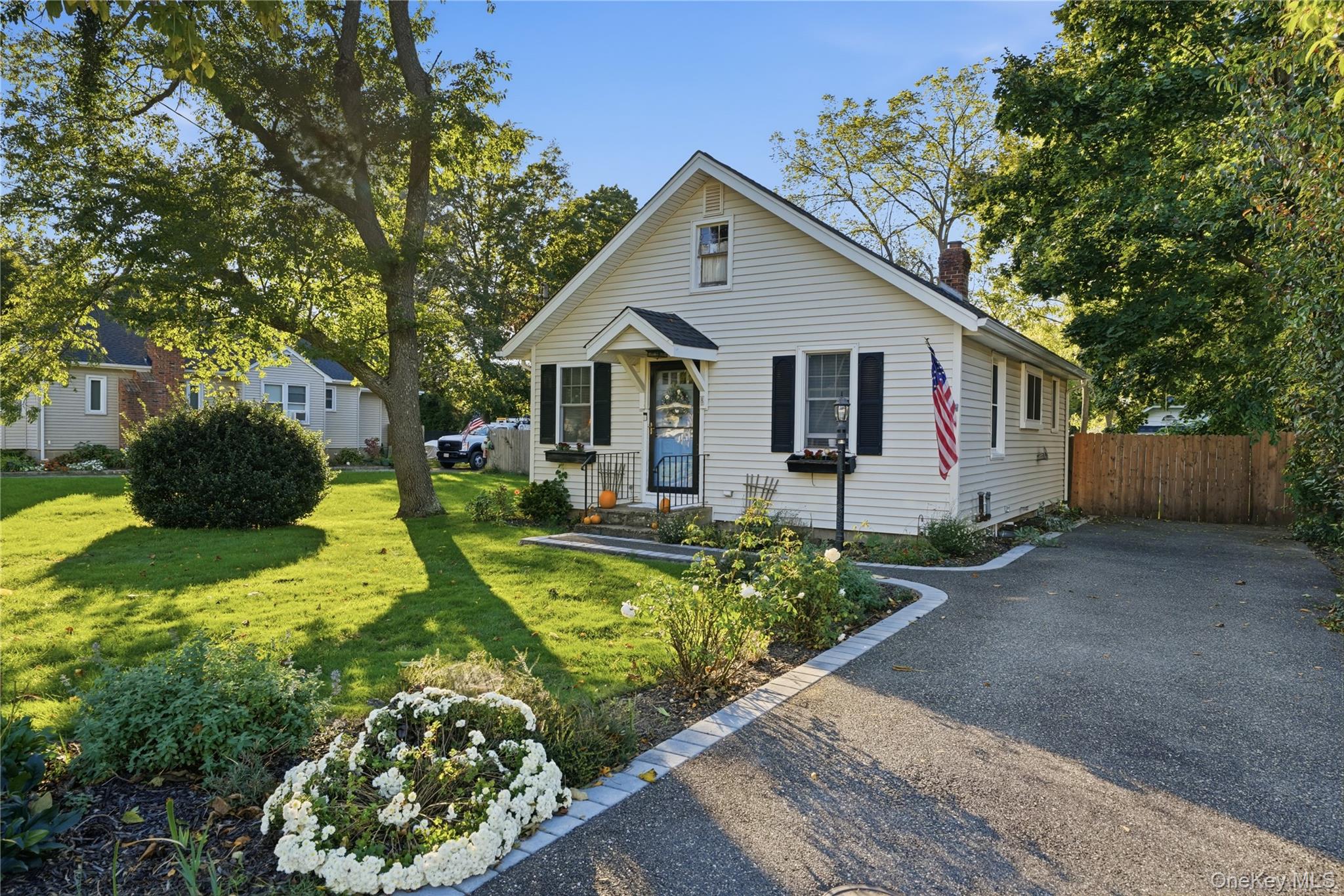 8 South Avenue – For Sale photo 2