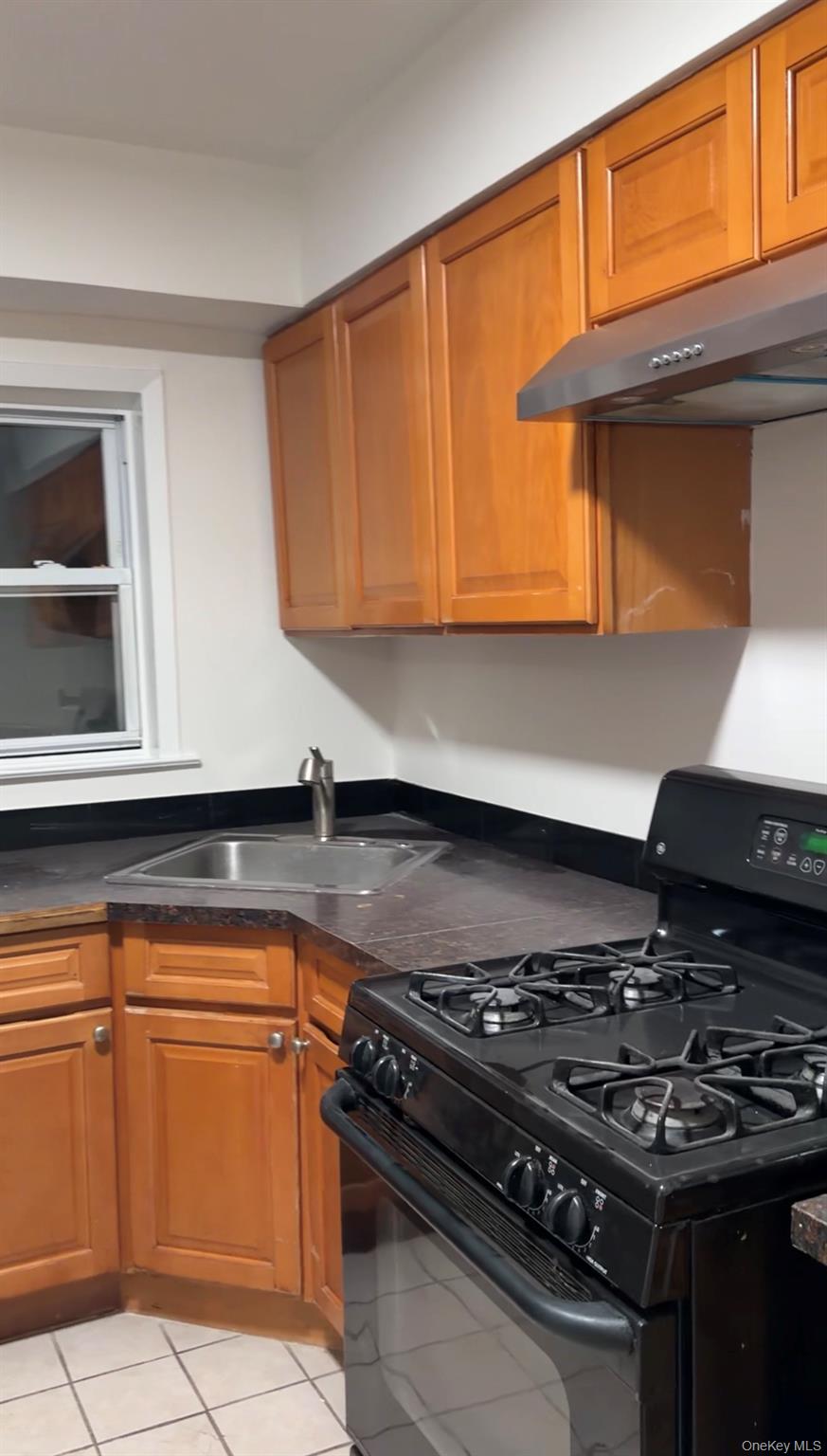 27-52 Curtis Street – For Rent photo 3