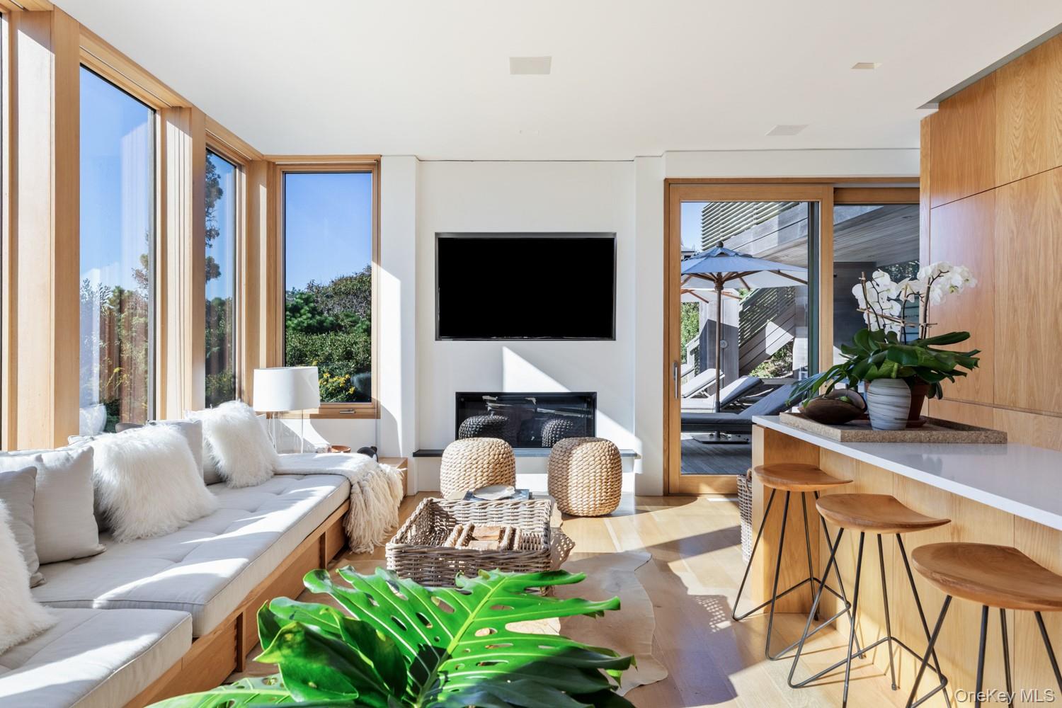 1 West Walk – For Sale photo 8