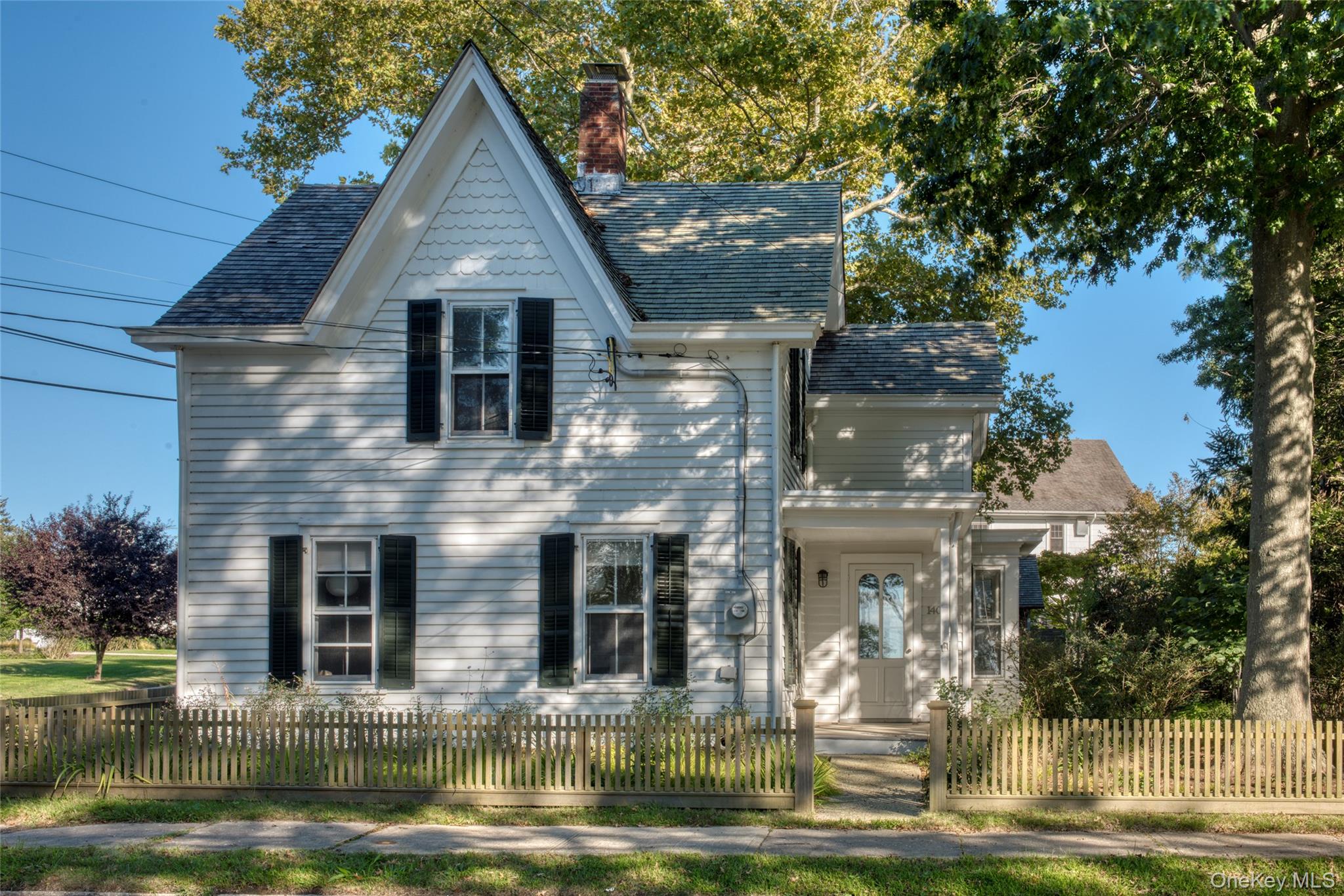 1405 Village Lane – For Sale