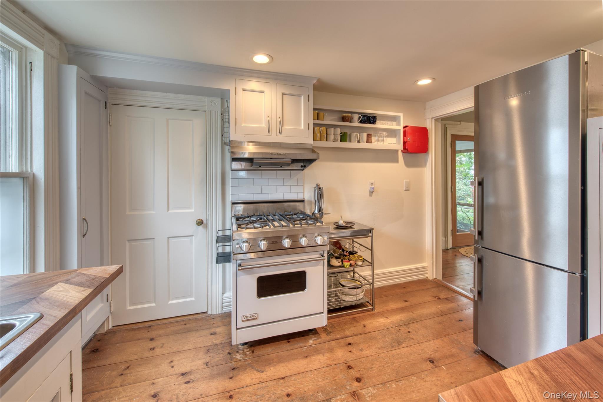 1405 Village Lane – For Sale photo 7
