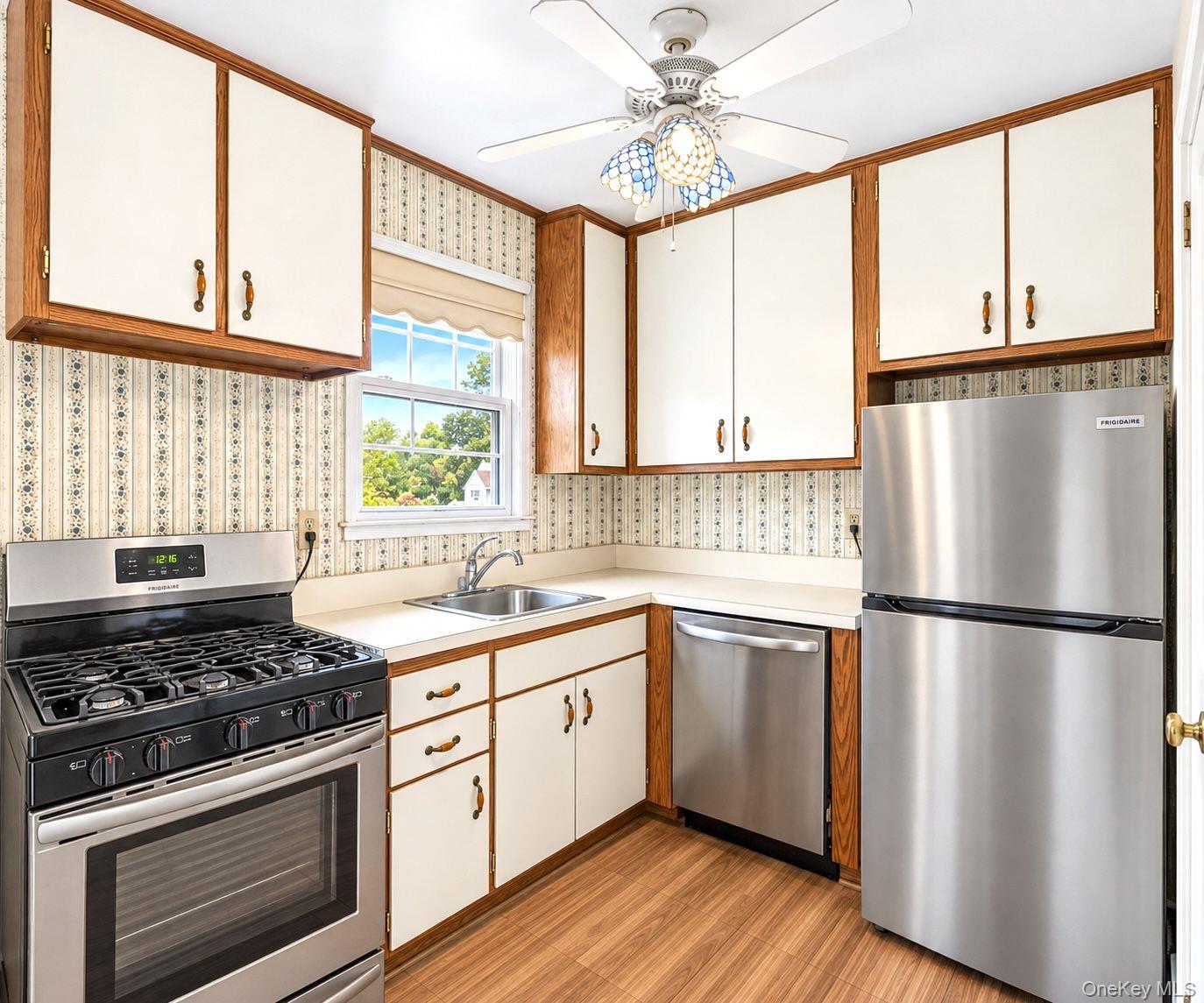 3221 Wilshire Lane, Unit 21E photo 8