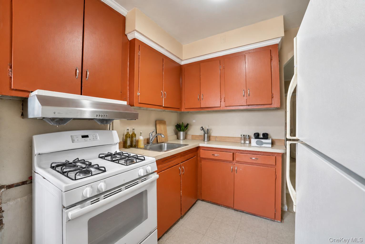 232-03 Hillside Avenue – For Sale photo 6