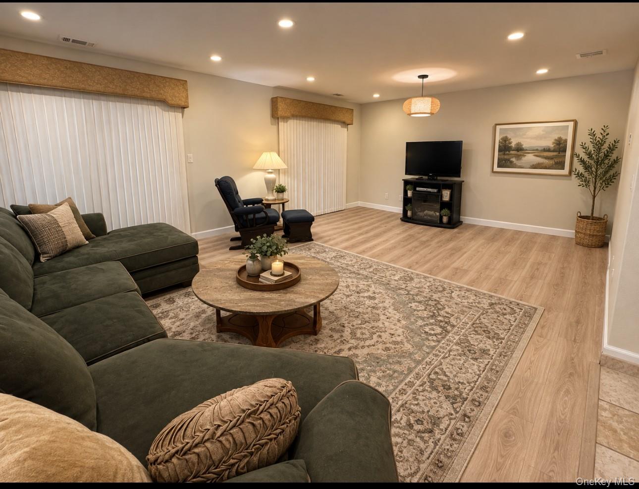 21 Sandy Hill Road – For Rent photo 2