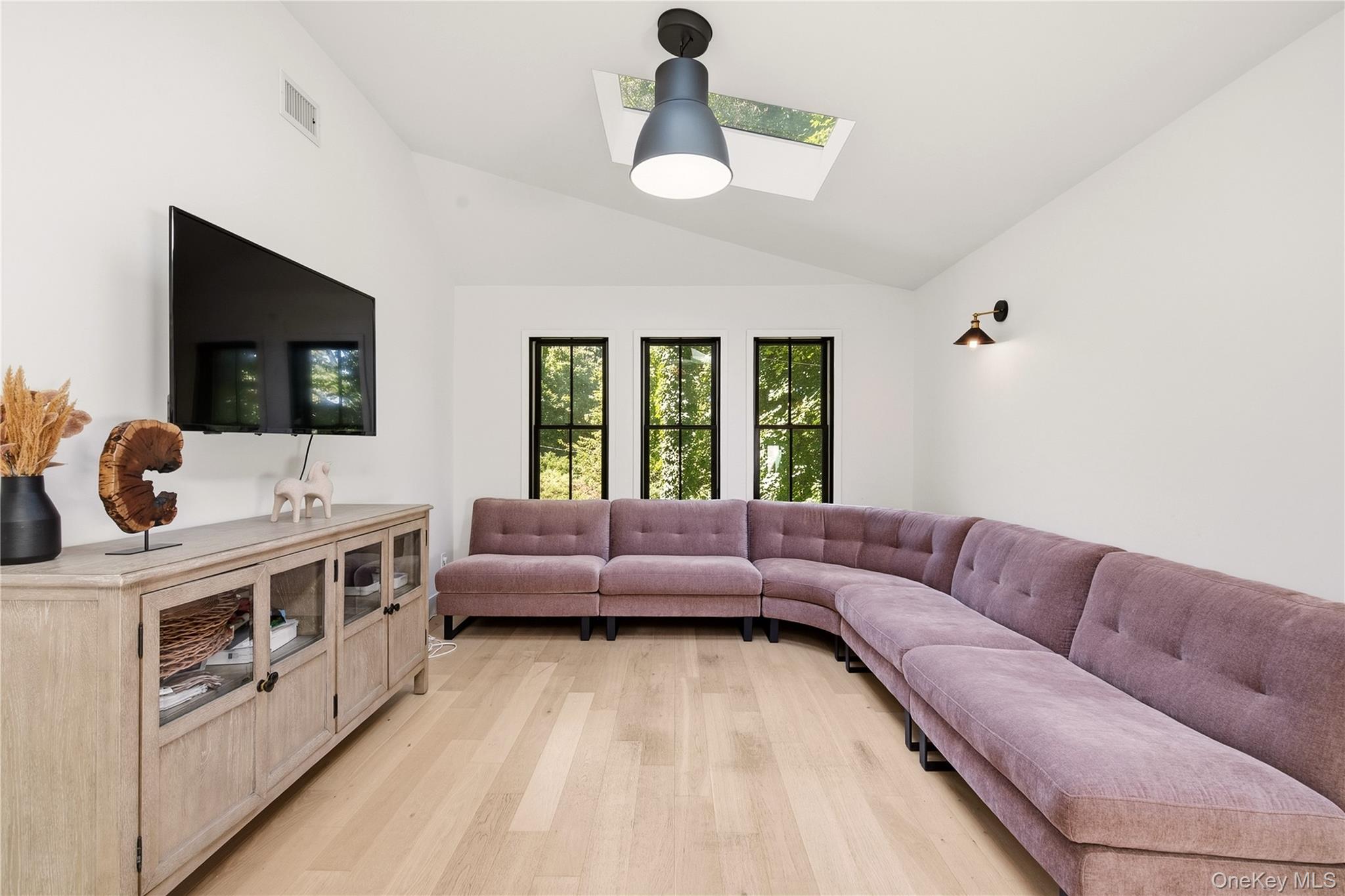 10 The Locusts – For Sale photo 22