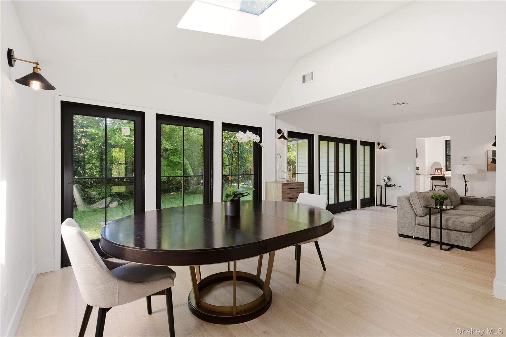 10 The Locusts – For Sale photo 19