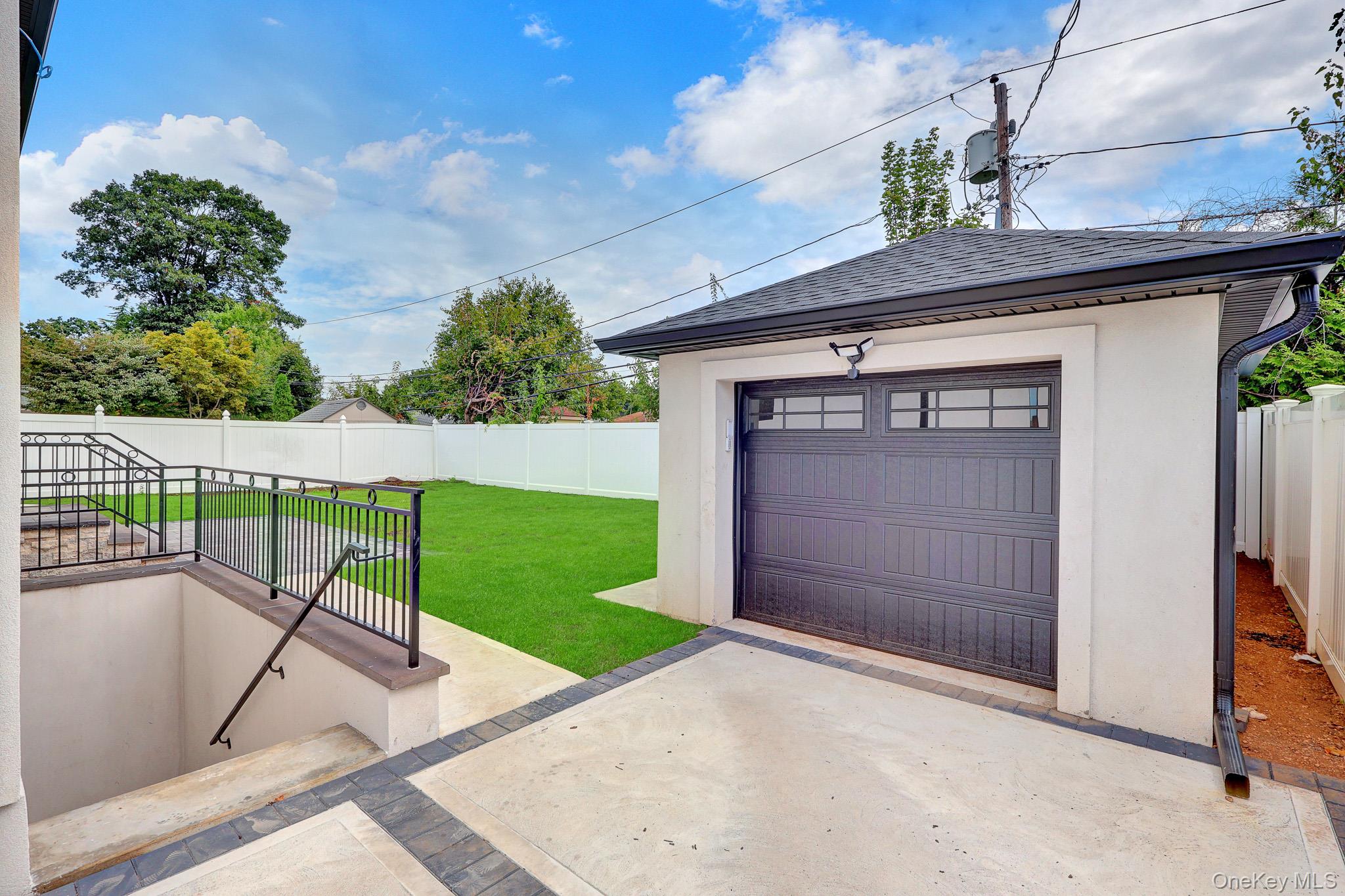 81 E End Avenue – For Sale photo 40