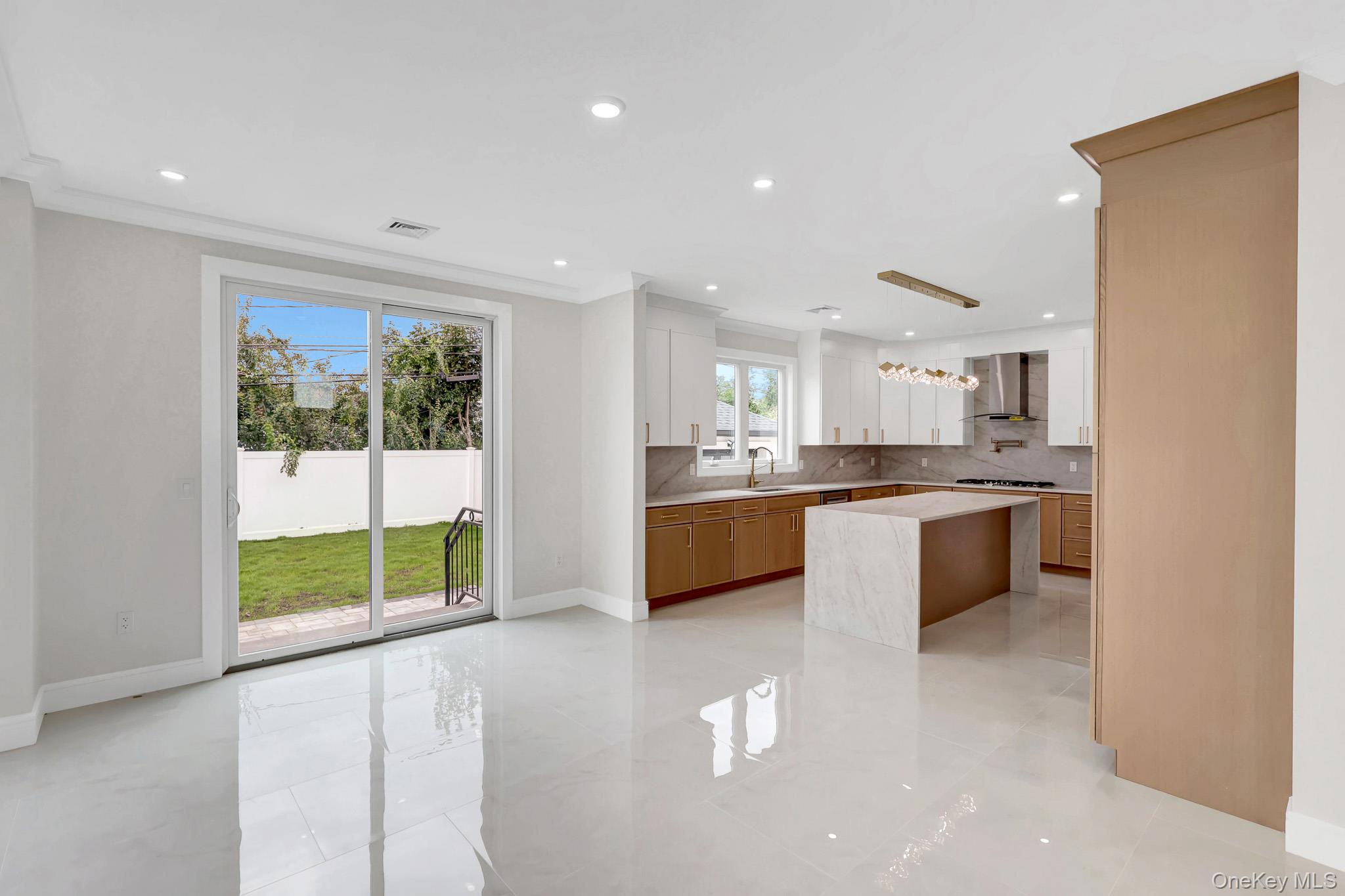 81 E End Avenue – For Sale photo 18