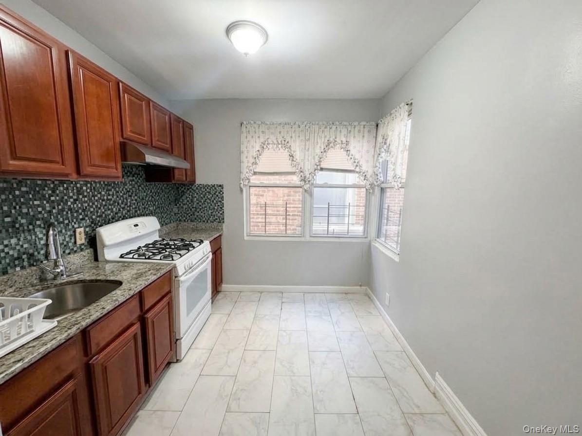 1983 Powell Avenue – For Rent photo 6