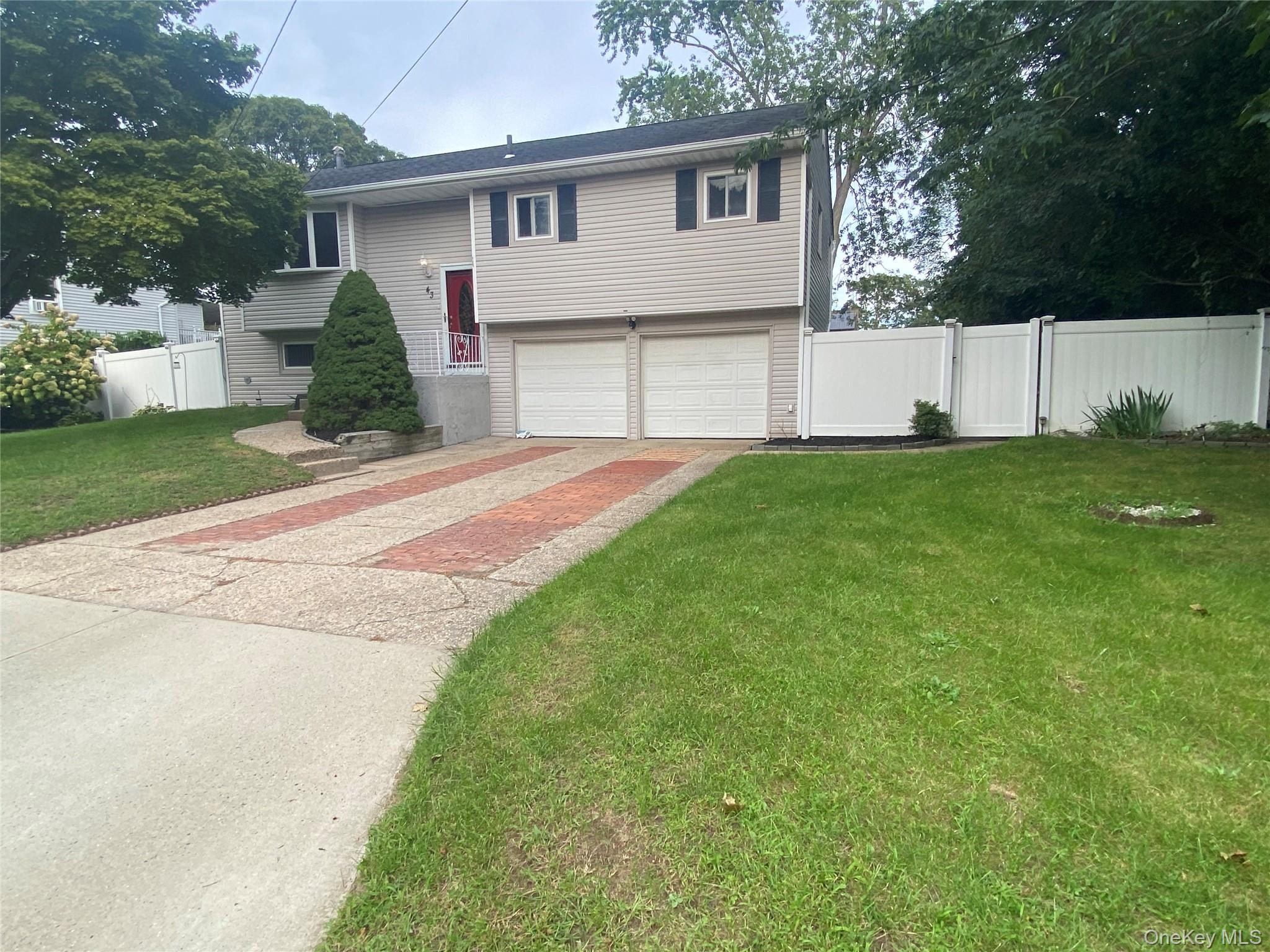 43 Newtown Avenue – For Rent photo 2