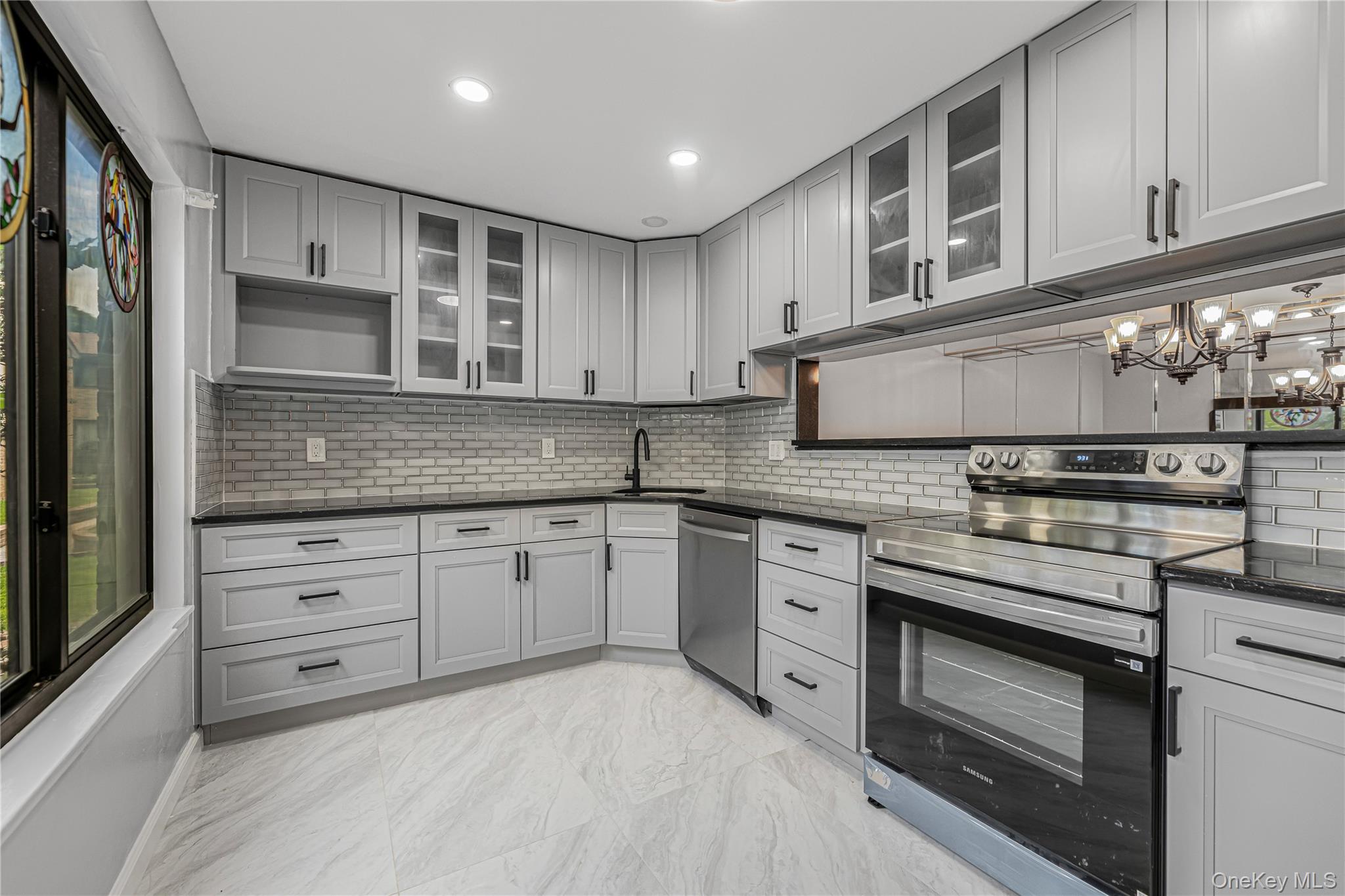 11 Jackson Avenue, Unit 27 photo 6